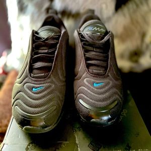 Air Max 720 Grade School size 4Y